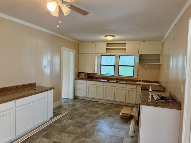 1412 W Cherry St, Clarksville, AR 72830