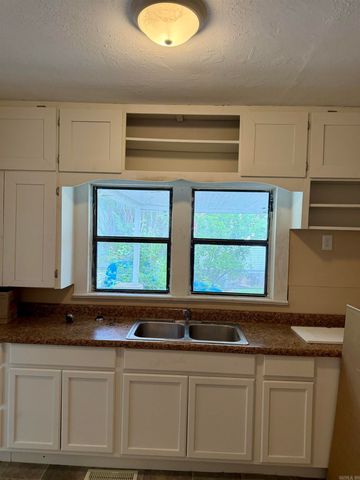 1412 W Cherry St, Clarksville, AR 72830