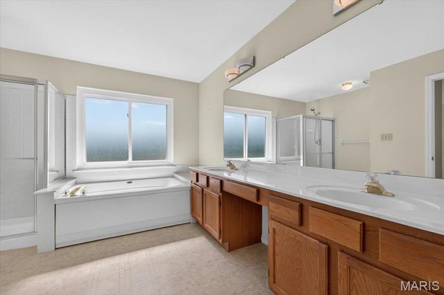 2961 Championship Boulevard, Oakville, MO 63129