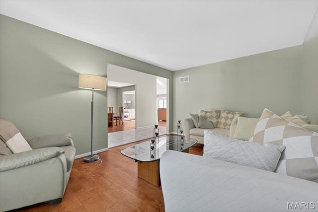 2961 Championship Boulevard, Oakville, MO 63129