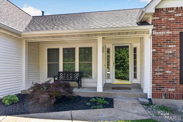 2961 Championship Boulevard, Oakville, MO 63129