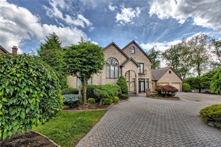 410 Lorenzo Ln, Hempfield Twp, PA 15642