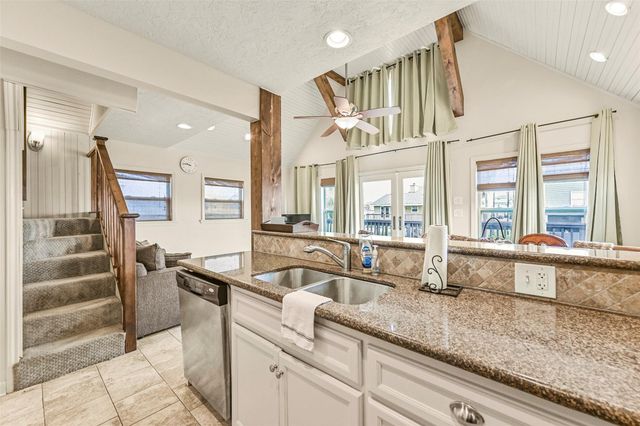 22818 Buena Street, Galveston, TX 77554