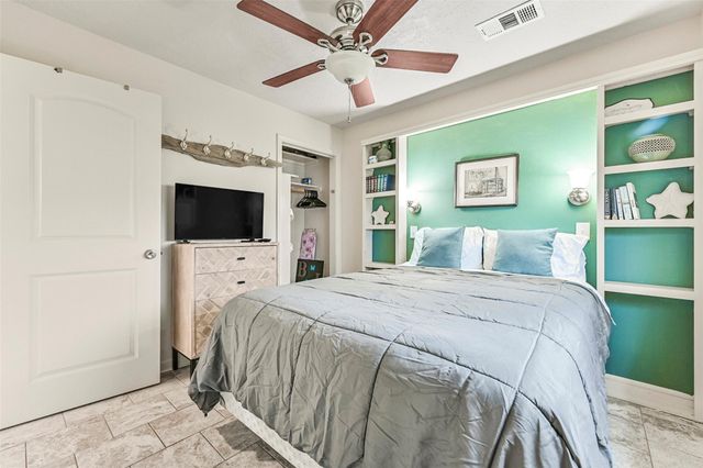 22818 Buena Street, Galveston, TX 77554