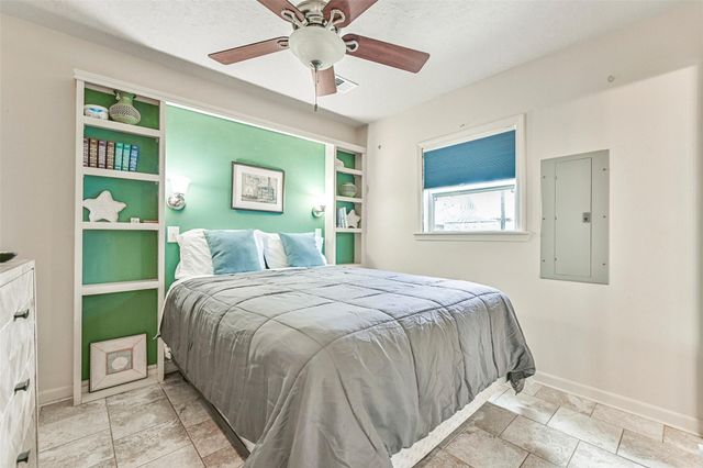 22818 Buena Street, Galveston, TX 77554
