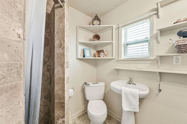 22818 Buena Street, Galveston, TX 77554
