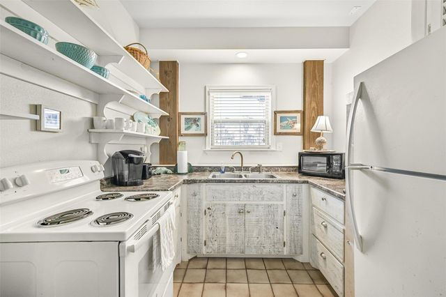 22818 Buena Street, Galveston, TX 77554