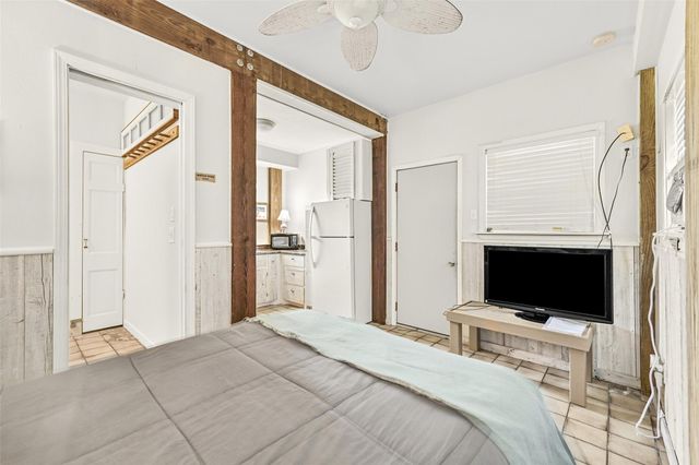 22818 Buena Street, Galveston, TX 77554