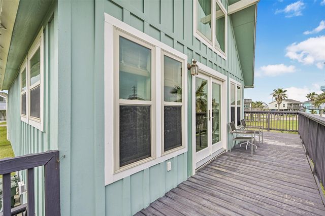 22818 Buena Street, Galveston, TX 77554