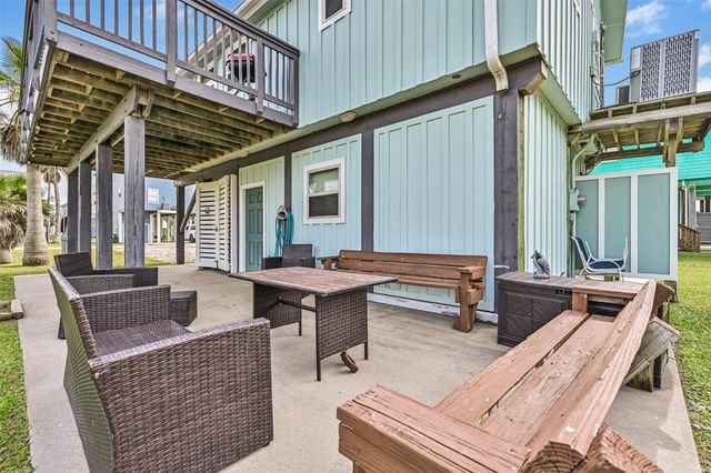 22818 Buena Street, Galveston, TX 77554