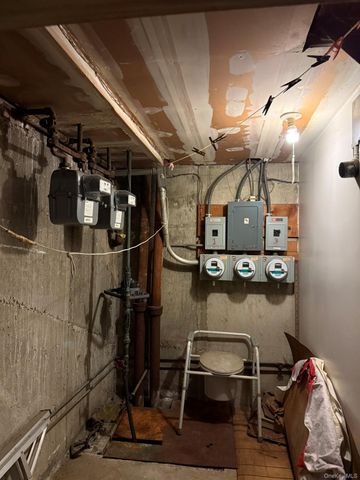 41-38 74, Elmhurst, NY 11373