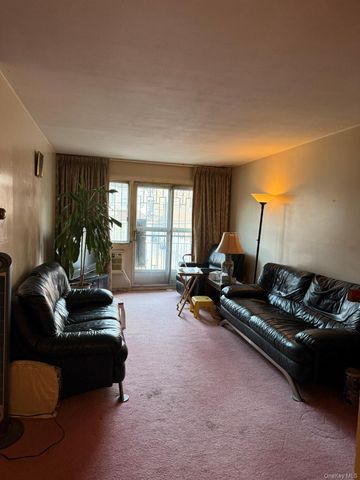 41-38 74, Elmhurst, NY 11373