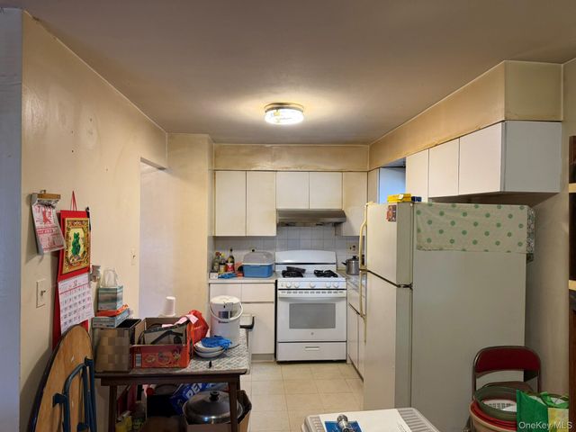 41-38 74, Elmhurst, NY 11373