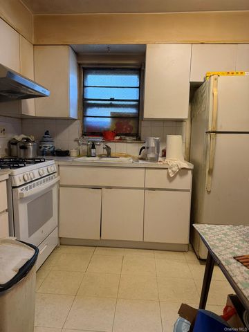 41-38 74, Elmhurst, NY 11373