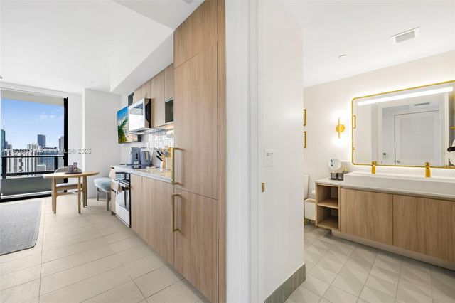 159 NE 6th St 3610, Miami, FL 33132