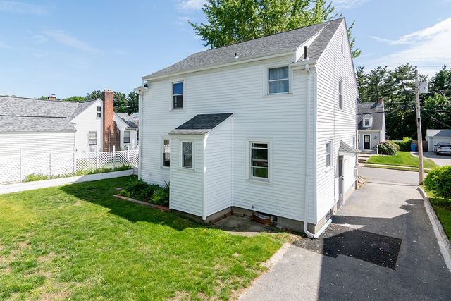 38 Brookside Drive, Cranston, RI 02910