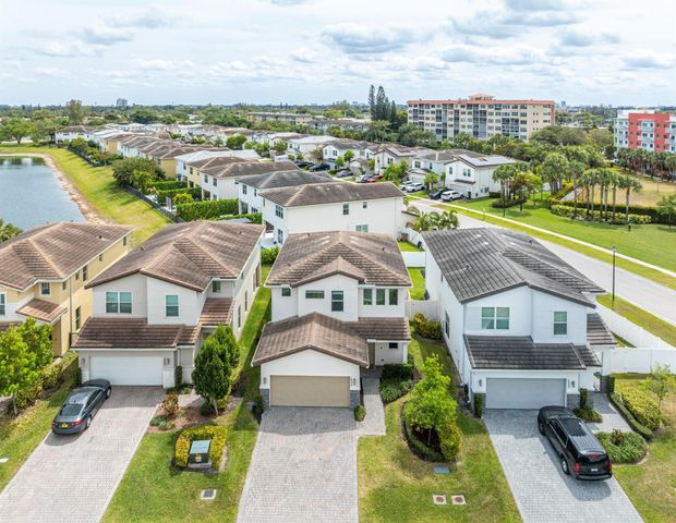 3970 Pelicano Way, Deerfield Beach, FL 33064