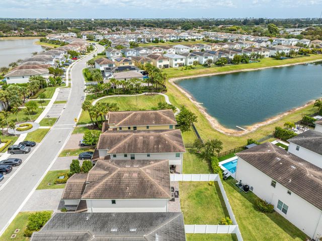 3970 Pelicano Way, Deerfield Beach, FL 33064