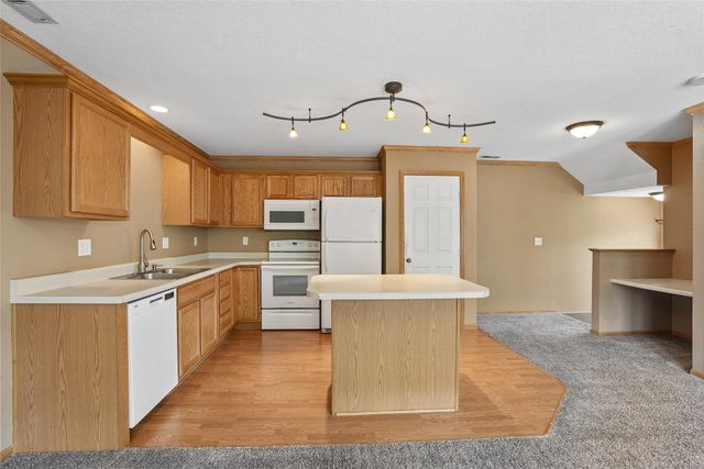 8302 Westown Parkway 3106, West Des Moines, IA 50266