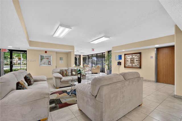 8900 Washington Boulevard 409, Pembroke Pines, FL 33025