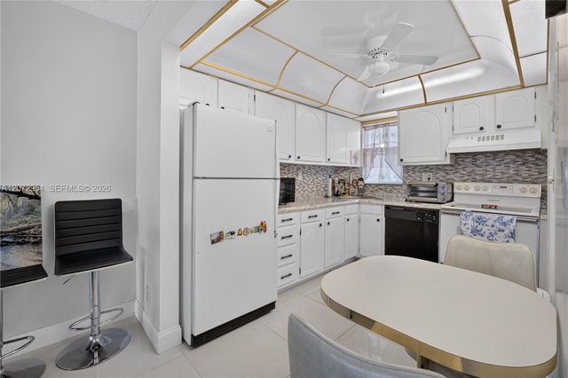 8900 Washington Boulevard 409, Pembroke Pines, FL 33025