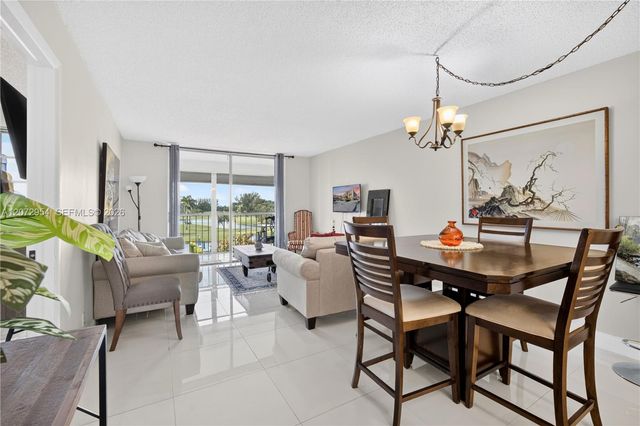8900 Washington Boulevard 409, Pembroke Pines, FL 33025