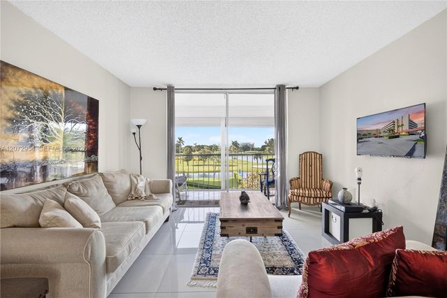 8900 Washington Boulevard 409, Pembroke Pines, FL 33025