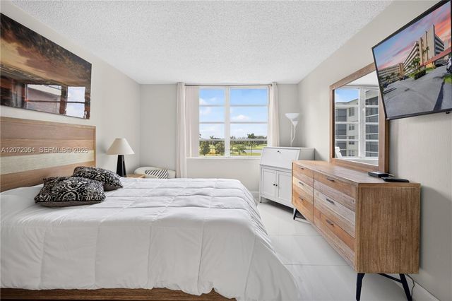 8900 Washington Boulevard 409, Pembroke Pines, FL 33025