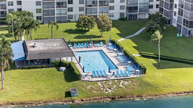 8900 Washington Boulevard 409, Pembroke Pines, FL 33025