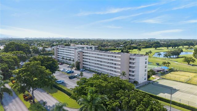 8900 Washington Boulevard 409, Pembroke Pines, FL 33025