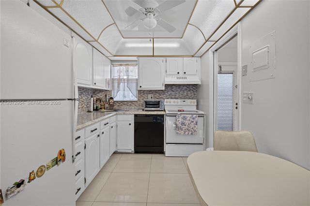 8900 Washington Boulevard 409, Pembroke Pines, FL 33025