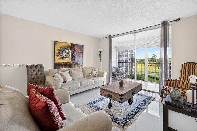 8900 Washington Boulevard 409, Pembroke Pines, FL 33025