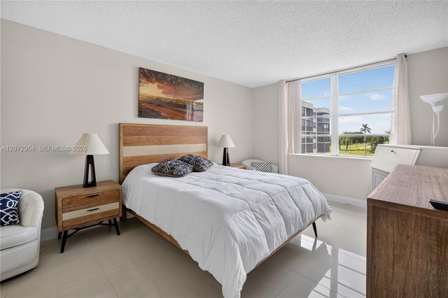 8900 Washington Boulevard 409, Pembroke Pines, FL 33025