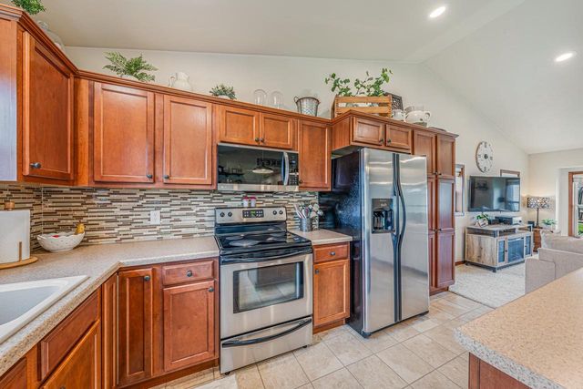 2315 MEADOW FLOWER COURT, Neenah, WI 54956