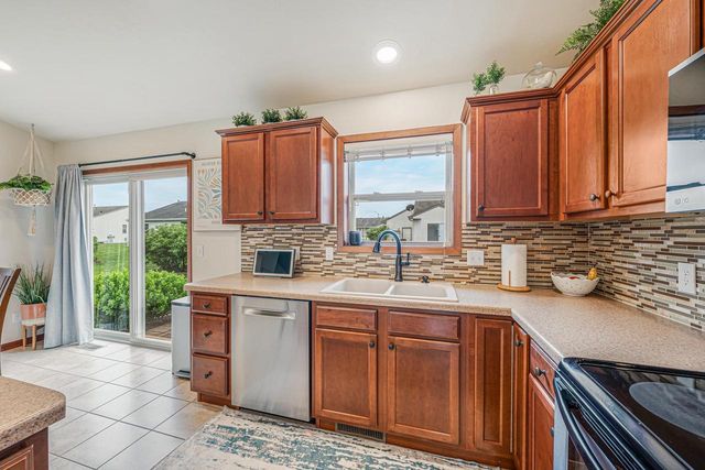 2315 MEADOW FLOWER COURT, Neenah, WI 54956