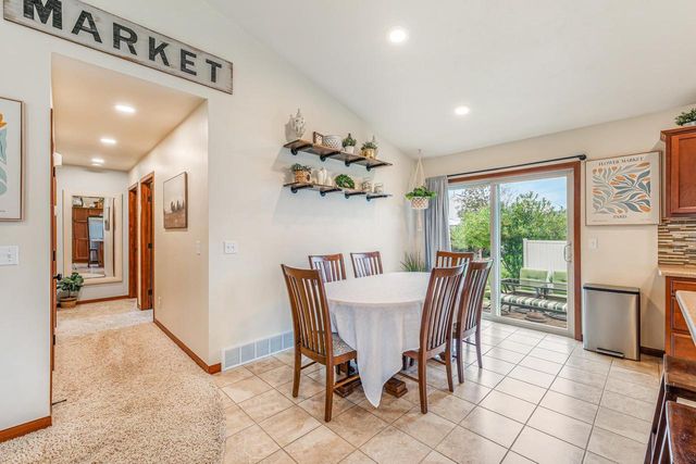 2315 MEADOW FLOWER COURT, Neenah, WI 54956