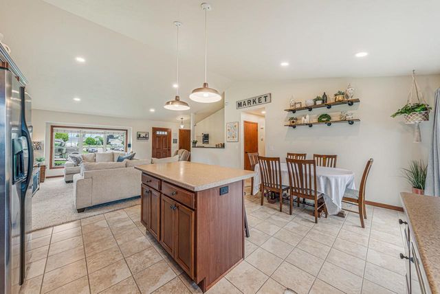2315 MEADOW FLOWER COURT, Neenah, WI 54956