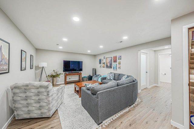 2315 MEADOW FLOWER COURT, Neenah, WI 54956