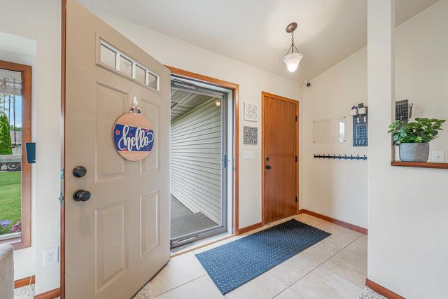 2315 MEADOW FLOWER COURT, Neenah, WI 54956