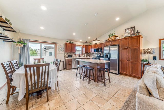 2315 MEADOW FLOWER COURT, Neenah, WI 54956