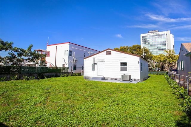 2620 SW 9th St, Miami, FL 33135