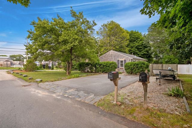579 E Falmouth Highway, East Falmouth, MA 02536