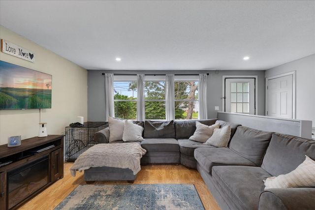 579 E Falmouth Highway, East Falmouth, MA 02536