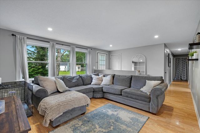 579 E Falmouth Highway, East Falmouth, MA 02536
