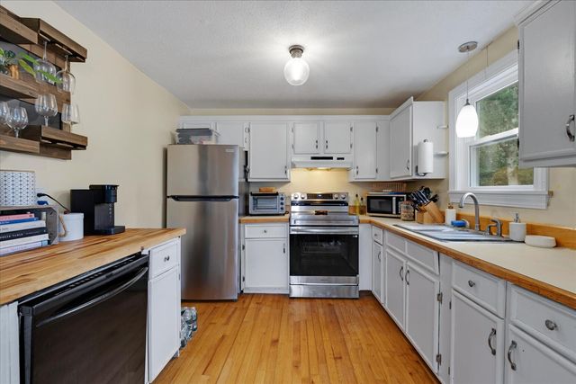 579 E Falmouth Highway, East Falmouth, MA 02536