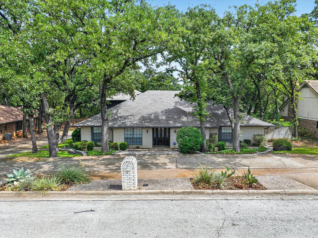 2201 Adams Drive, Arlington, TX 76011 — exterior