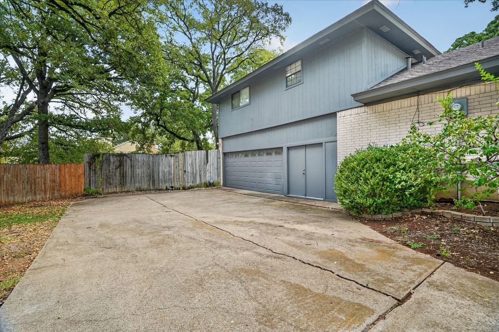 2201 Adams Drive, Arlington, TX 76011 — photo 3