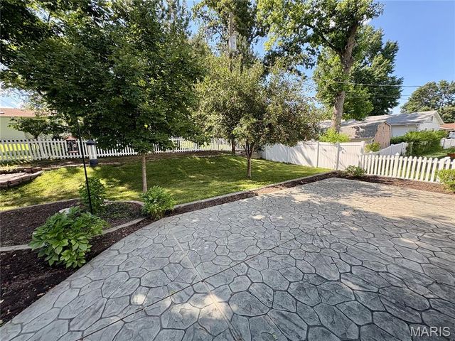 2361 Wesbriar Court, Maryland Heights, MO 63043