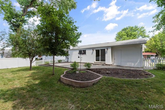 2361 Wesbriar Court, Maryland Heights, MO 63043
