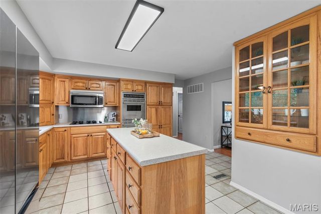 2361 Wesbriar Court, Maryland Heights, MO 63043